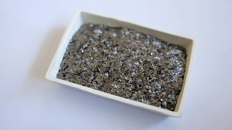 Flake graphite and spherical graphite are two common graphite products with significantly different properties. Flake graphite is derived directly from natural ore and retains its original flaky crystal structure, whereas spherical graphite is produced from flake graphite through further processing to alter the particle morphology. This article will introduce the characteristics and typical applications of these two products. Flake graphite possesses a natural flaky structure, with irregularly shaped particles characterized by a high aspect ratio. Its advantages include high-temperature resistance, excellent electrical and thermal conductivity, and chemical stability. Key technical indicators include fixed carbon content and mesh size (particle size). In terms of applications, flake graphite is widely used in refractory materials (such as magnesia-carbon bricks and crucibles), brake pads and friction materials, casting coatings, and as a raw material for producing spherical graphite. Our annual production capacity for flake graphite exceeds 120,000 tons, covering a wide range of specifications from 32 mesh to 325 mesh. Spherical graphite is a product manufactured from high-purity flake graphite through processes of pulverization, shaping, and precision classification. Its particles are ellipsoidal to spherical in shape, with smooth surfaces. Key performance indicators include tapped density (≥1.0 g/cm³), specific surface area (≤5 m²/g), and particle size distribution D50 (typically 15–20 μm). In terms of applications, spherical graphite is a key raw material for lithium-ion battery anodes and is also used in high-end conductive materials and specialty carbon products. Our annual production capacity for spherical graphite exceeds 60,000 metric tons, primarily serving the new energy vehicle and energy storage battery industries. Flake graphite and spherical graphite share the same origin but differ in form. Flake graphite is a basic product used directly in traditional industries, while spherical graphite is a value-added product derived from flake graphite, serving the new energy sector. As a manufacturer producing both products, we possess a complete industrial chain spanning from ore to flake graphite and on to spherical graphite.